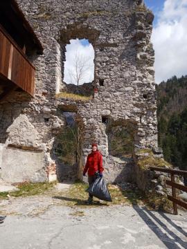 Pobiranje odpadkov na gradu Kamen